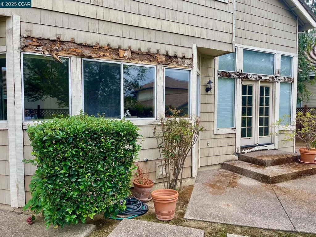 Pleasanton, California 94588, United States, 5 Bedrooms Bedrooms, ,3 BathroomsBathrooms,Residential,Pending,227786