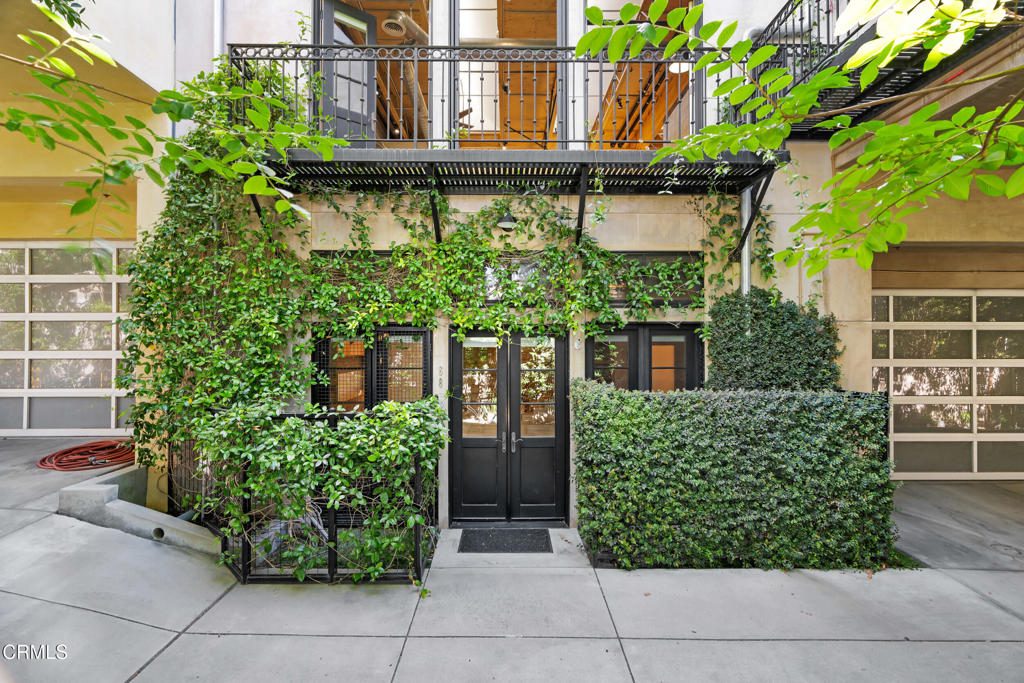 68 E Montecito Avenue