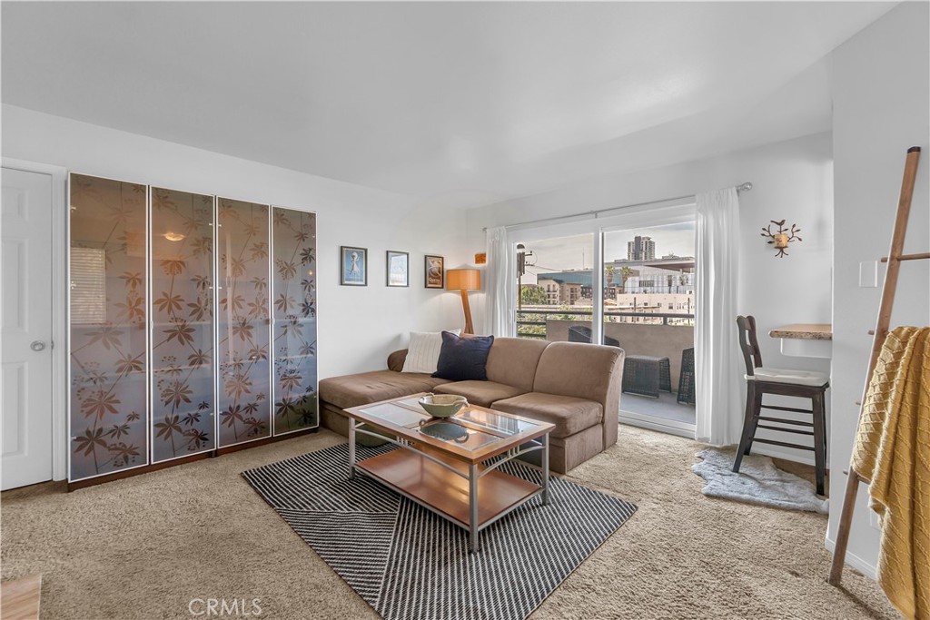 535 W 4th 312