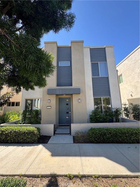 112 Stellar Irvine CA 92618