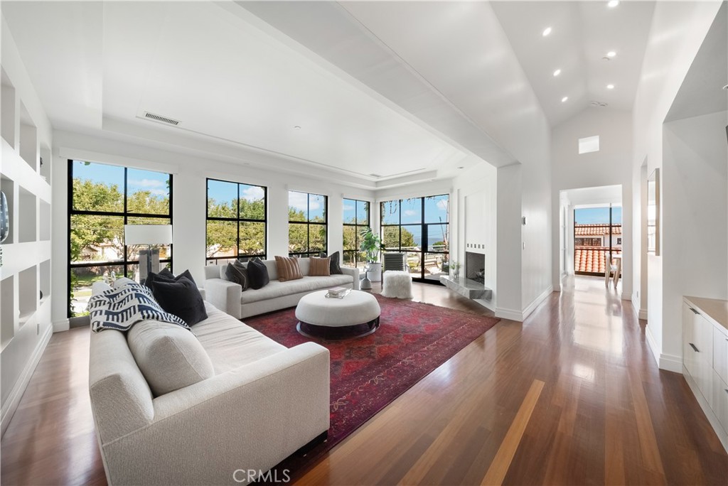24722 Santa Clara