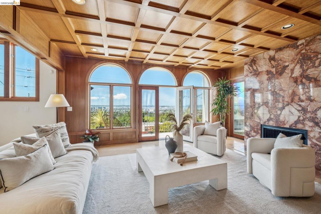 210 Scenic Ave. Ave