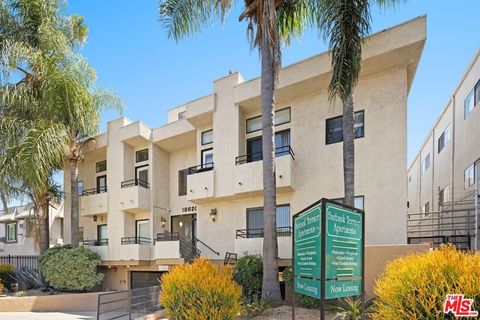 Photo of 18620 Burbank Boulevard, Tarzana, CA 91356 (MLS # 26832271)