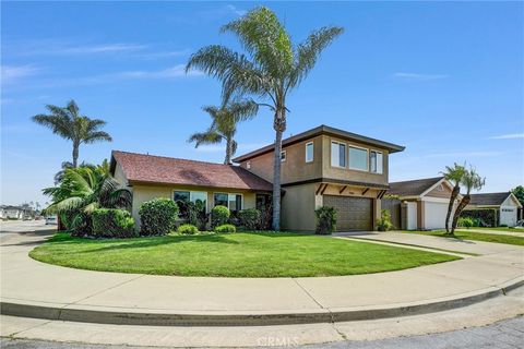 Photo of 17042 Twain Ln, Huntington Beach, CA 92649 (MLS # OC26067267)