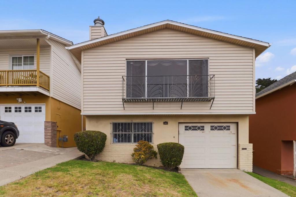 1033 Skyline Drive