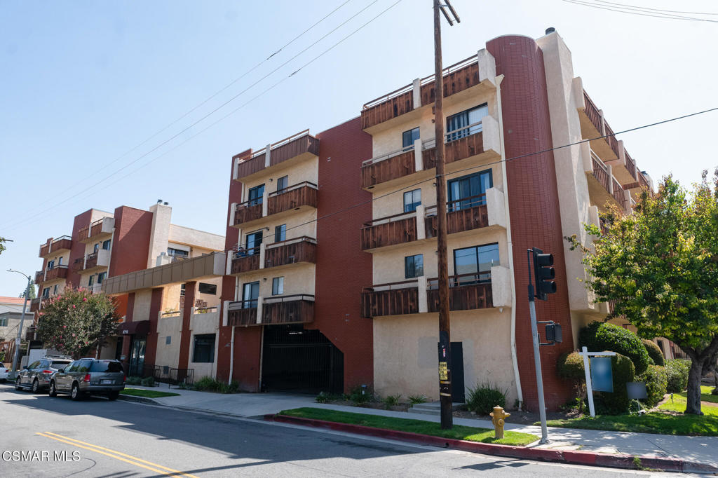 8710 Independence Avenue 307
