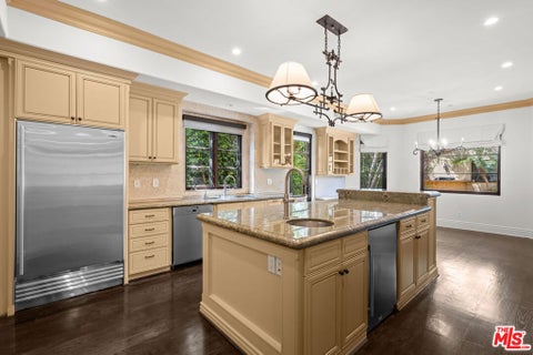 Photo of 305 N Palm Drive, Beverly Hills, CA 90210 (MLS # 26664415)