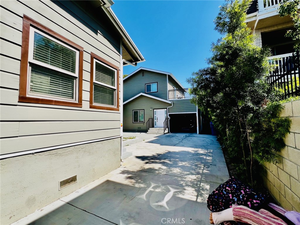 915 W 21st