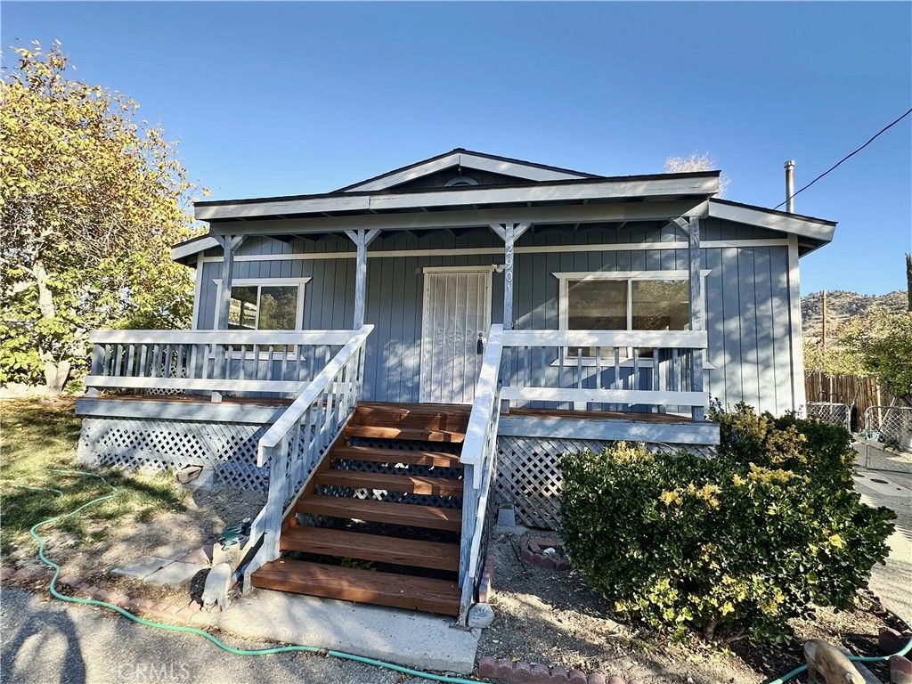Photo of 2901 Harriet Rd, Frazier Park, CA 93225 (MLS # SR25241450)