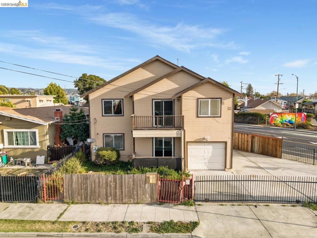 2562 E 60th AVE