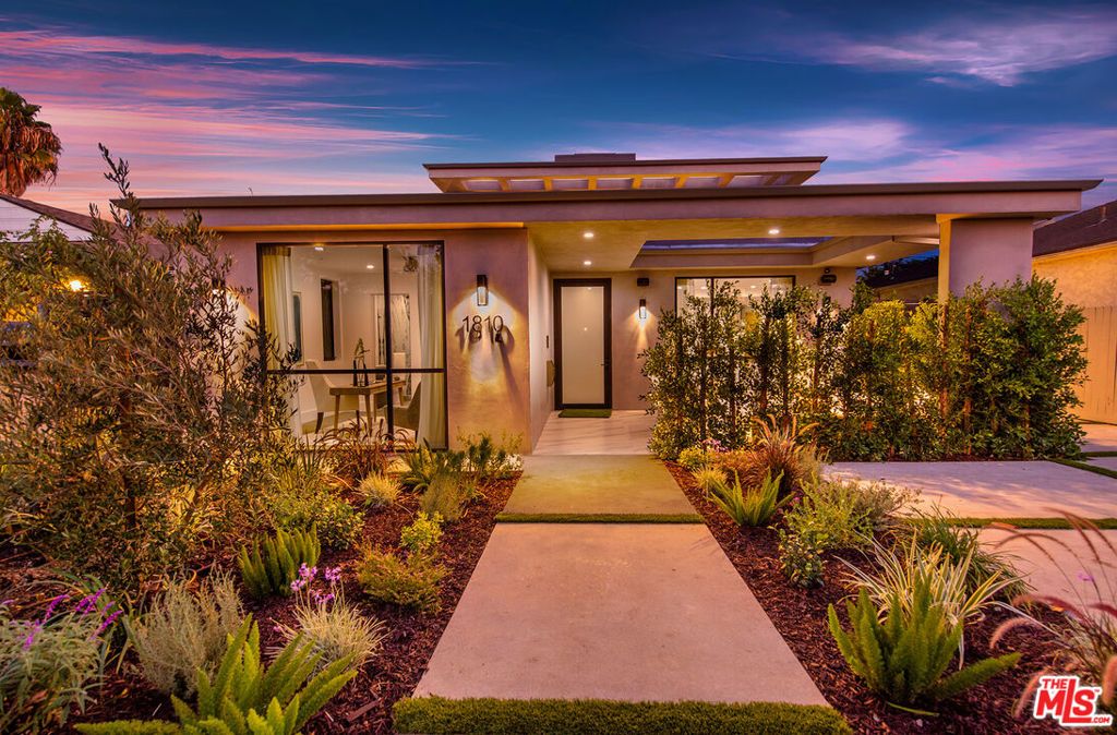 Photo of 1810 S Sherbourne Drive, Los Angeles, CA 90035 (MLS # 25557953)