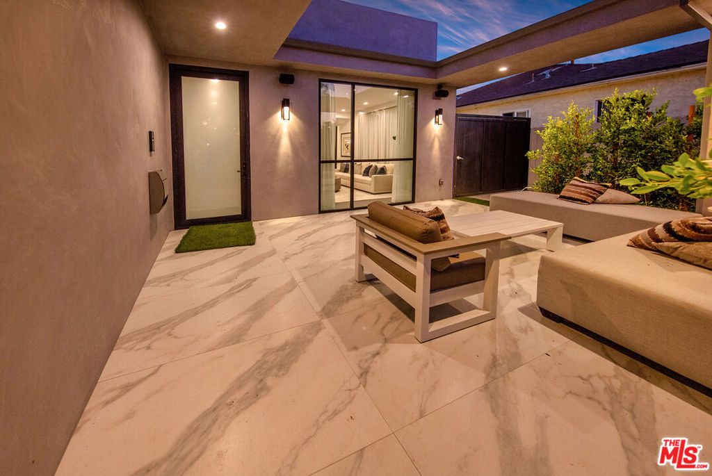 Photo of 1810 S Sherbourne Drive, Los Angeles, CA 90035 (MLS # 25557953)