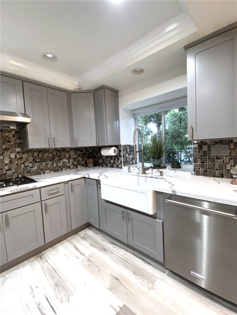 14 Rainbow Lk 3, Irvine CA 92614 - Photo 8
