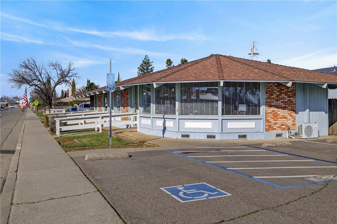 1015 1021 &25 W Wood St