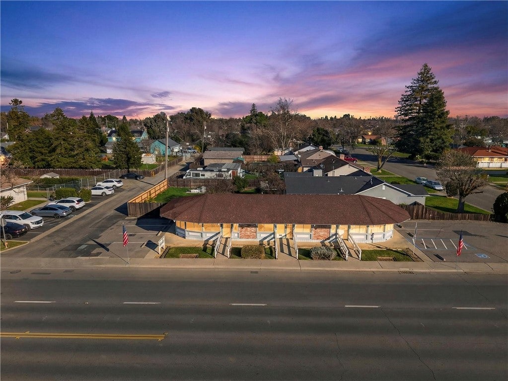 1015 1021 &25 W Wood St