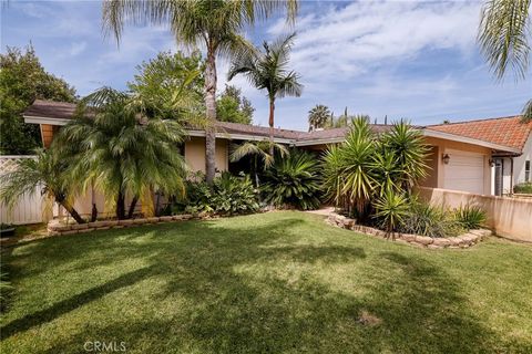Photo of 233 Kanan Rd, Oak Park, CA 91377 (MLS # BB26080400)