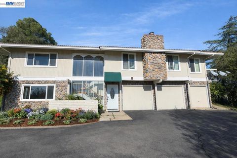 Photo of 536 Golf Club Rd Rd, Pleasant Hill, CA 94523 (MLS # 41125640)