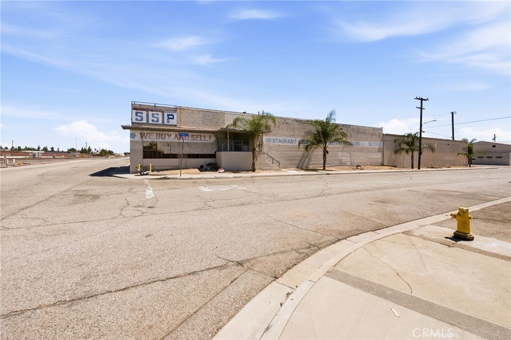 1084 E 1st