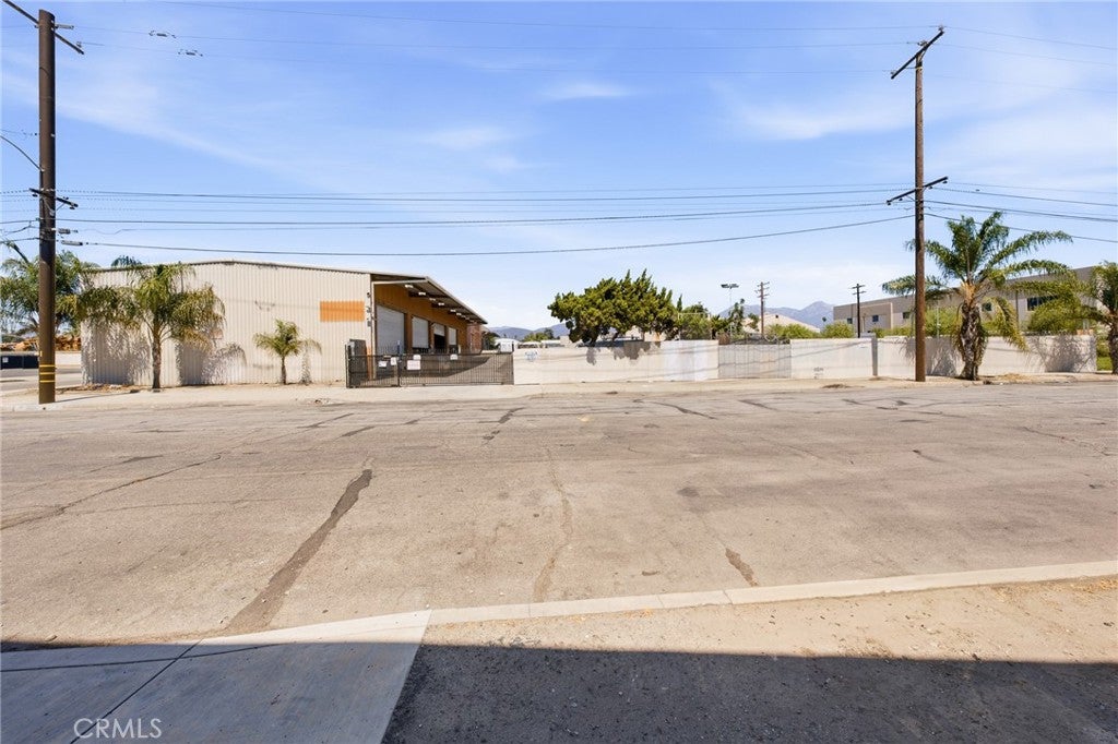 1084 E 1st