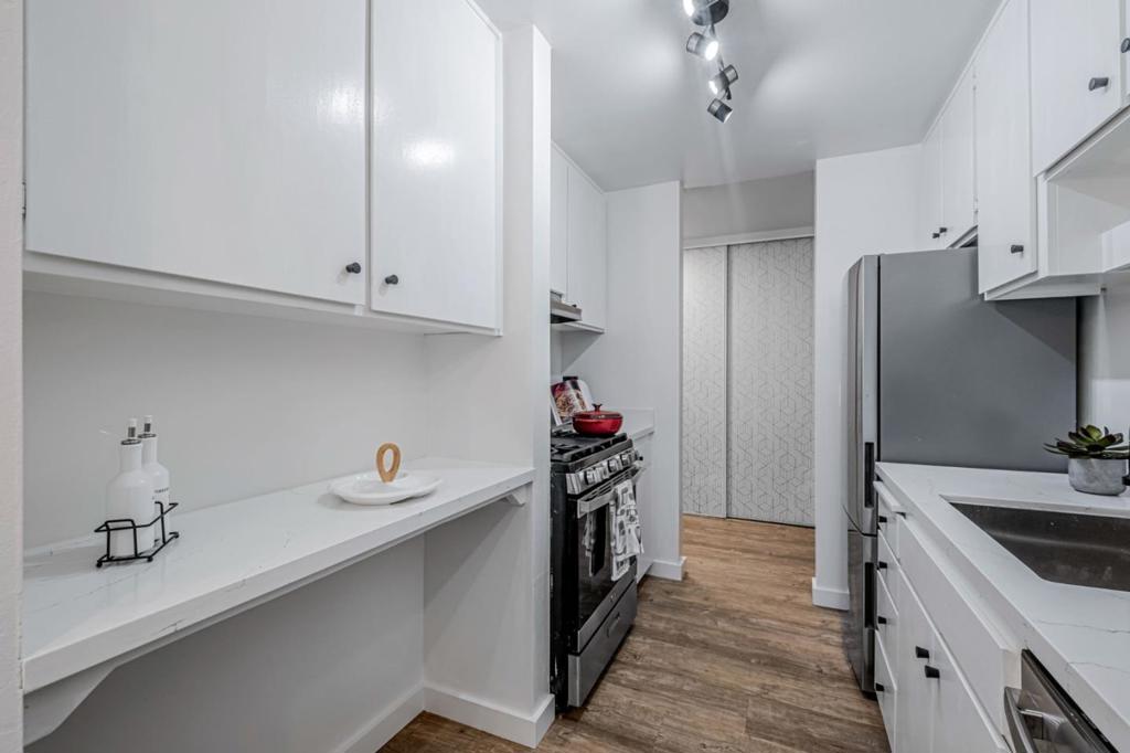 2700 Le Conte Avenue 301