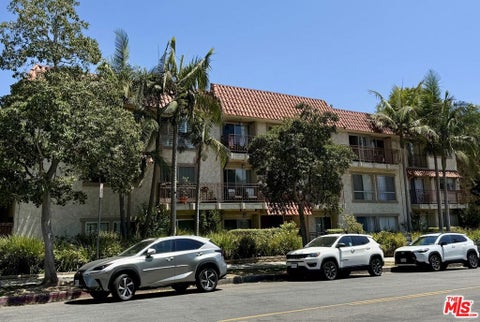 Tiny photo for 11656 Montana Avenue #302, Los Angeles, CA 90049 (MLS # 26851771)