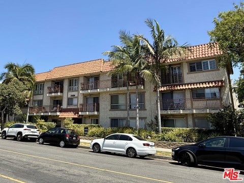 Tiny photo for 11656 Montana Avenue #302, Los Angeles, CA 90049 (MLS # 26851771)