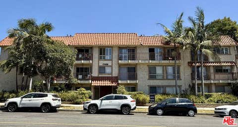 Tiny photo for 11656 Montana Avenue #302, Los Angeles, CA 90049 (MLS # 26851771)