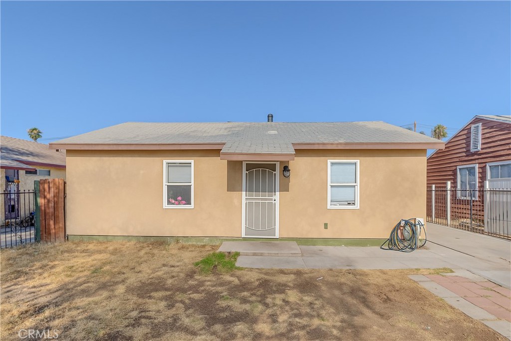 Welcome to this beautifully maintained 2-bedroom, 1-bathroom home offering the perfect blend of comfort, convenience, and charm. Ideally located just minutes from the 10 and 215 freeways, commuting is effortless. You'll also love the close proximity to San Bernardino Valley College, making this home an excellent option for students, faculty, or anyone looking to be near one of the area's key educational hubs. Inside, you’ll find a bright and inviting living space with a functional layout, cozy bedrooms, a well-appointed bathroom. Whether you’re a first-time buyer, downsizer, or investor, this property offers incredible value in a highly accessible neighborhood.
Don’t miss this opportunity—schedule your private showing today!