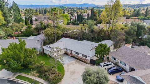 23352 Burton West Hills CA 91304