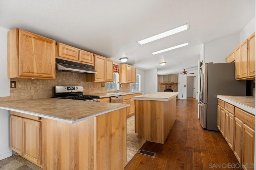 3511 Lakeview Dr