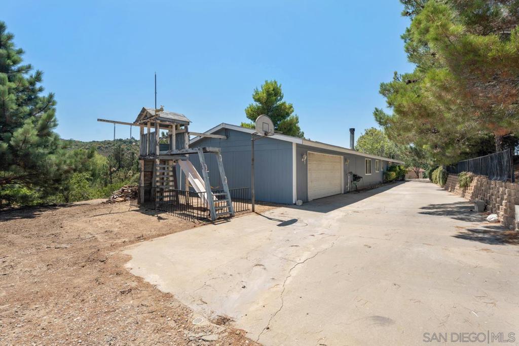 3511 Lakeview Dr