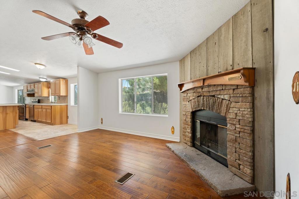 3511 Lakeview Dr