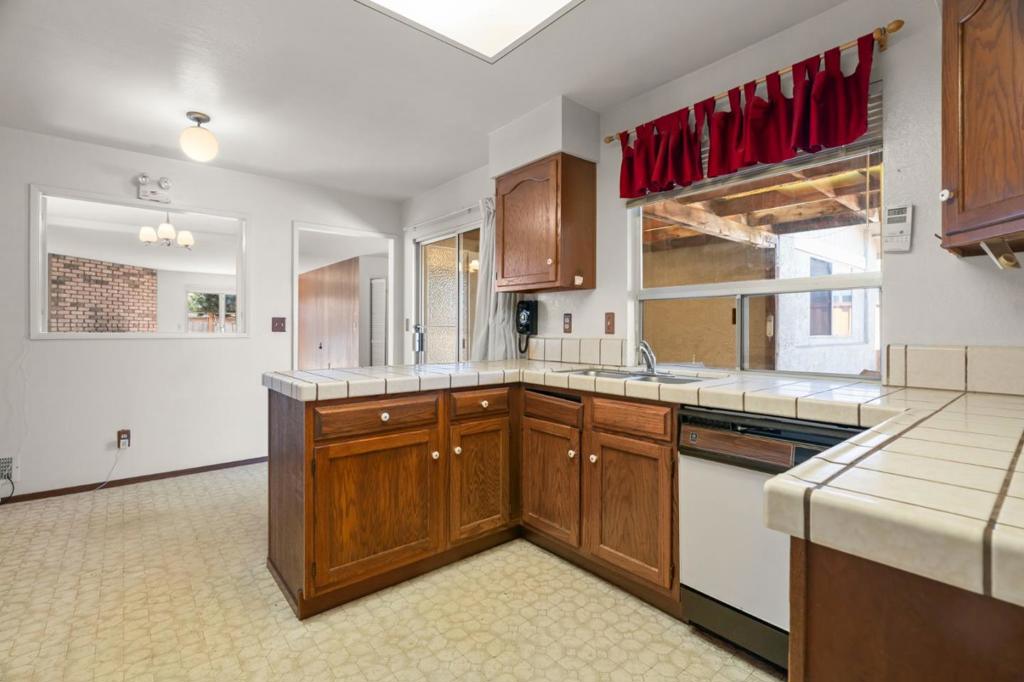 475 Vivienne Drive