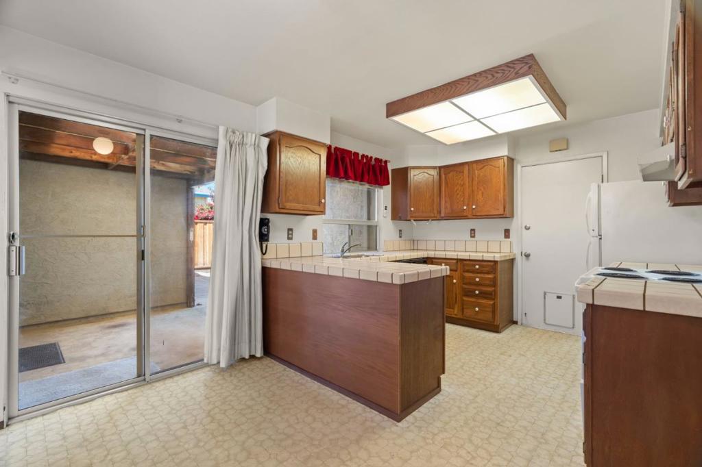 475 Vivienne Drive