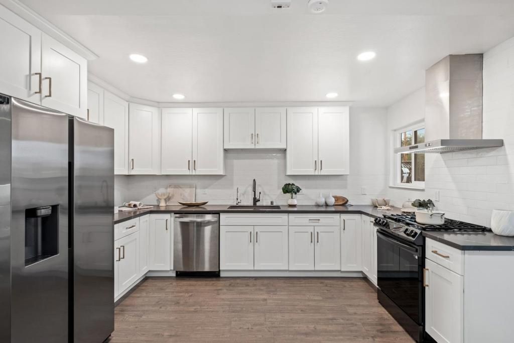 Photo of 1732 Fallbrook Avenue, San Jose, CA 95130 (MLS # ML82030654)