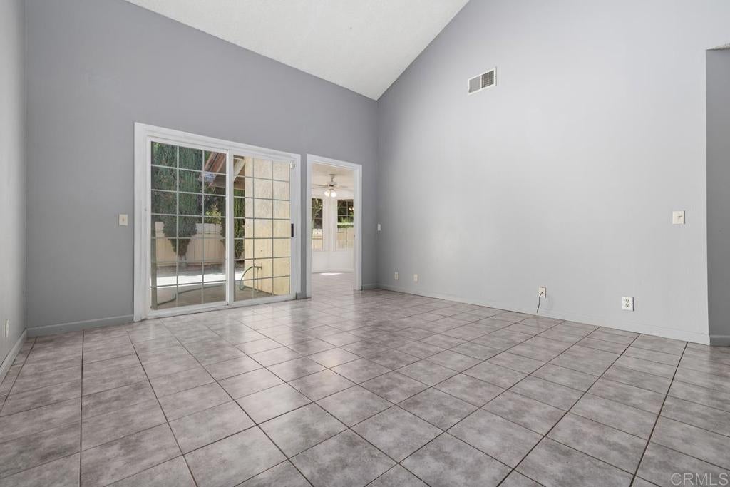 1135 Manzana Way