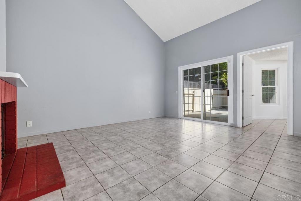 1135 Manzana Way