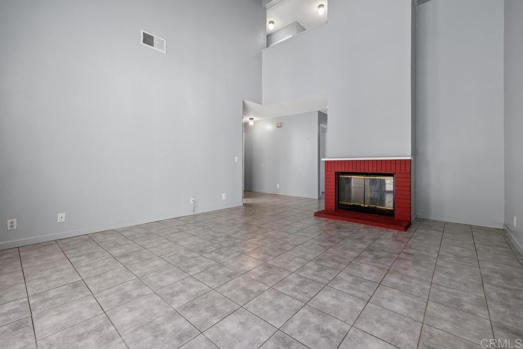1135 Manzana Way