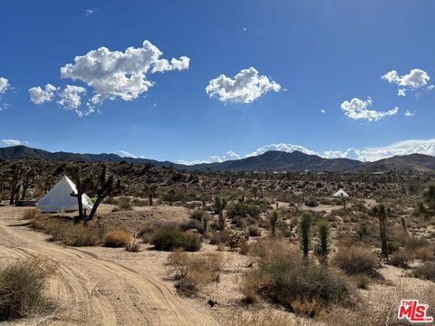 Photo of 2 Indio Avenue, Yucca Valley, CA 92284 (MLS # 25579323) Photo of 2 Indio Avenue, Yucca Valley, CA 92284 (MLS # 25579323)
