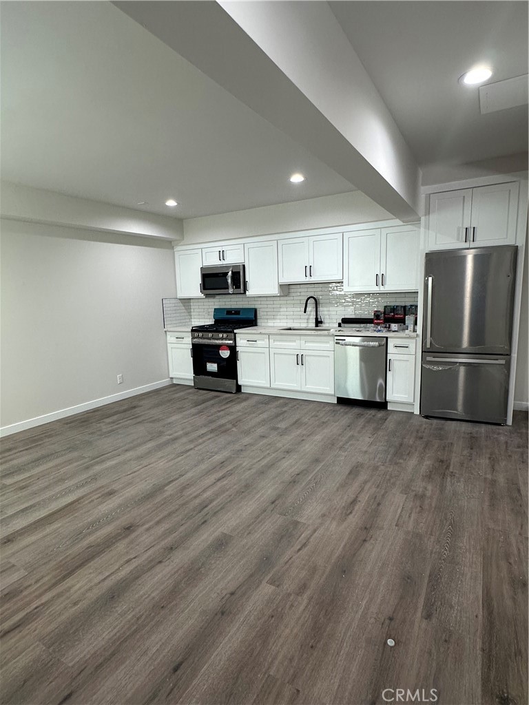 Brand new single level unit, never been lived in before. All brand new appliances included, washer/dryer in unit. Large closet, private large yard/patio. Private spacious unit with AC! Street parking only. Most pets ok. Very private and optional finished second bedroom/office/storage available.