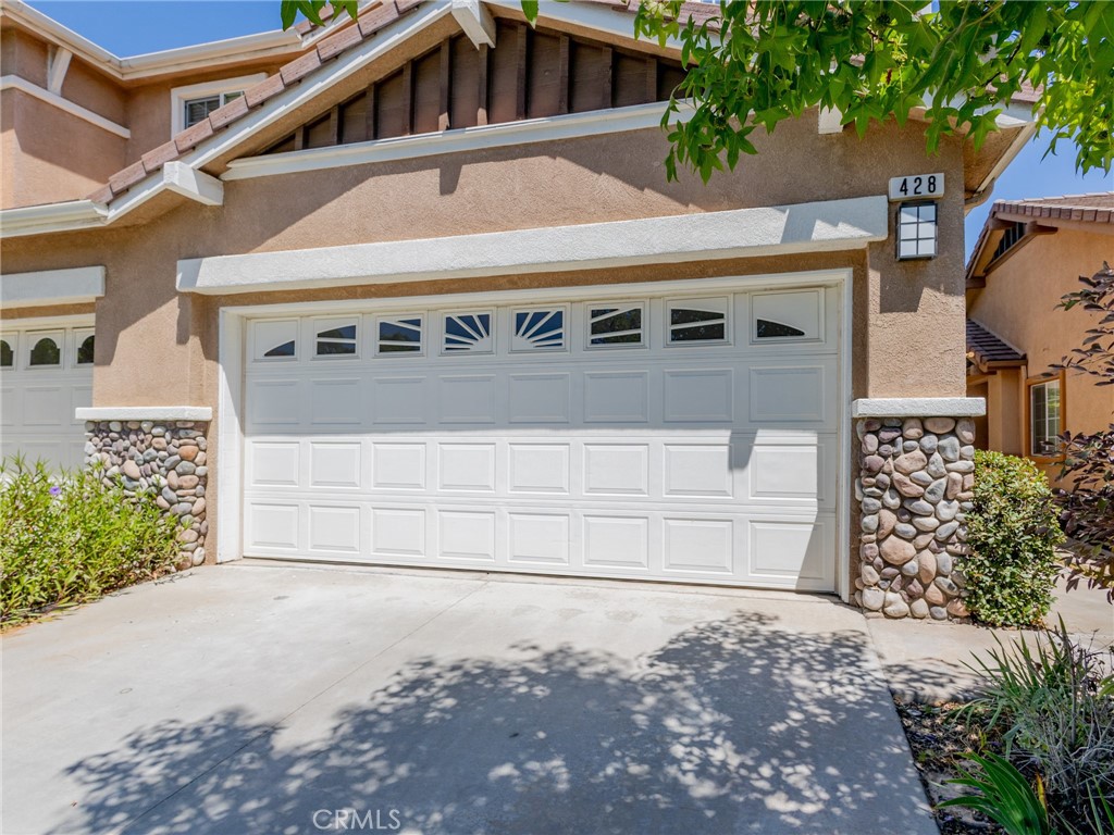 Beautiful 3-Bedroom Home with Spacious Layout and Modern Upgrades!
Welcome to this well-maintained home built in 2002, offering 3 bedrooms, 2.5 bathrooms, and a thoughtfully designed floor plan. The primary suite features a spacious walk-in closet and a private en-suite bath with a double-sink vanity. Enjoy both formal living and dining areas, plus a cozy family room with a fireplace—perfect for gatherings.
Upstairs, you'll find two versatile lofts: a large bonus space ideal for a media or playroom, and a smaller loft perfect for a home office or reading nook. The upstairs laundry room comes complete with a washer and dryer for added convenience.
The kitchen boasts a large center island, crisp white backsplash, stainless steel refrigerator, and a sunny breakfast nook. A large sliding glass door opens to the low-maintenance backyard, enhanced with mature trees, colorful flowers, and even an apple tree.
Additional features include: new laminate flooring throughout, new ceramic tile in all bathrooms, recessed lighting, and spacious closets in the secondary bedrooms.
Located near parks, walking trails, shopping, and with easy freeway access, this move-in ready home is the perfect blend of comfort, space, and convenience!