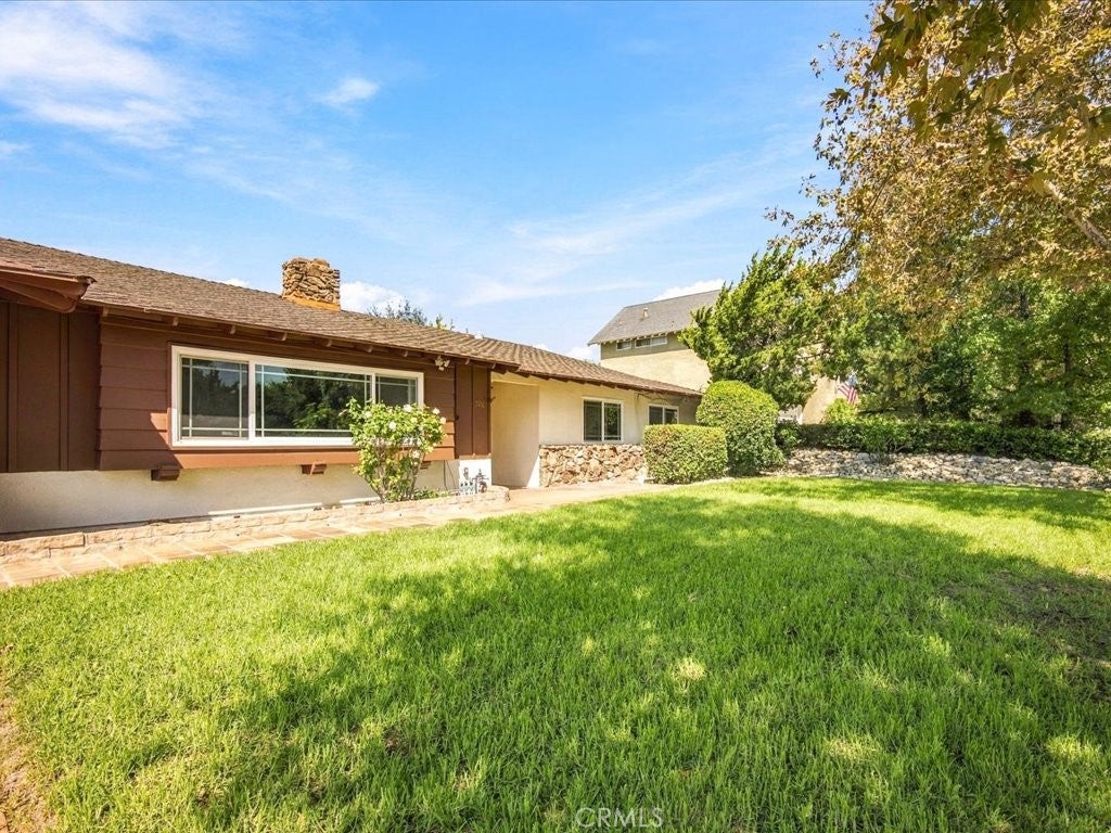 2285 N Indian Hill