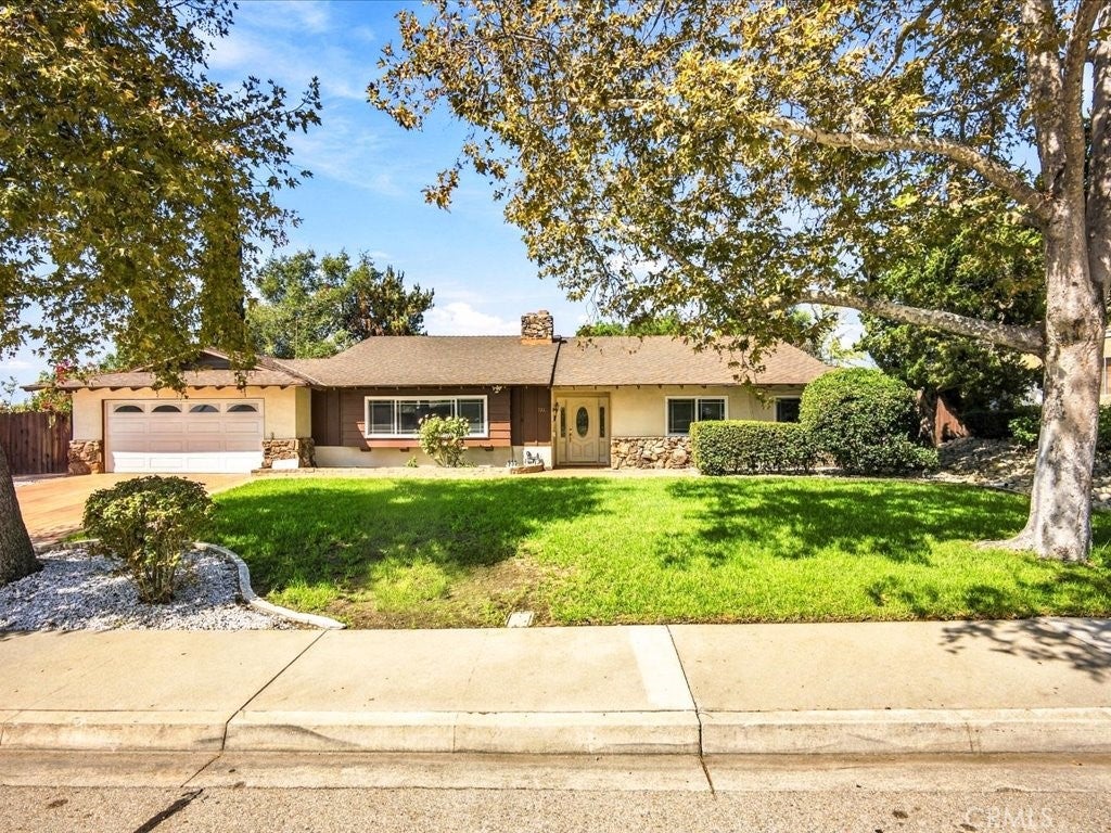 2285 N Indian Hill
