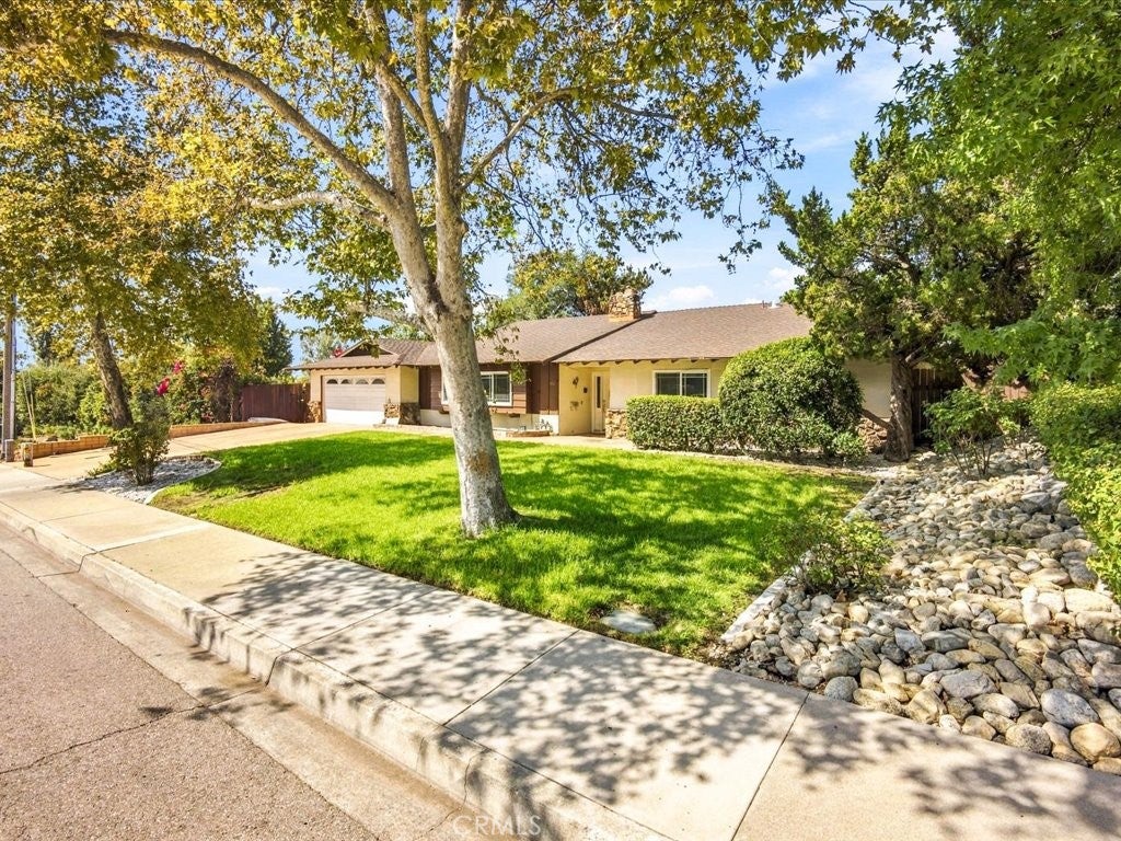 2285 N Indian Hill