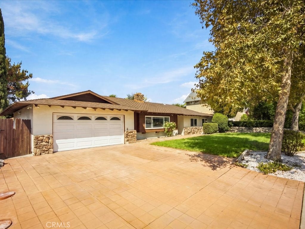 2285 N Indian Hill