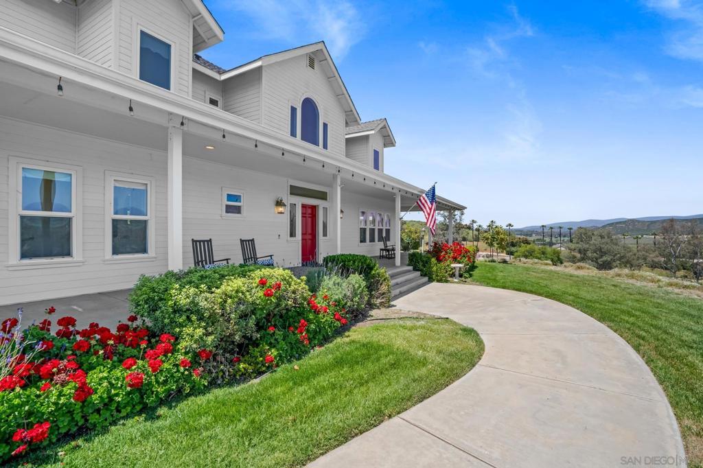 1293 Avenida Naranja