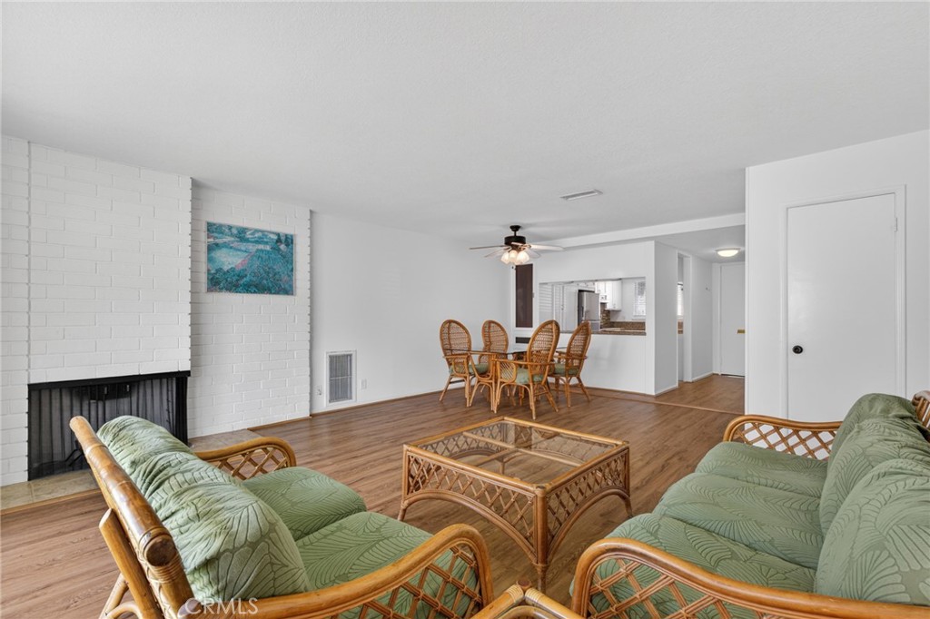 1086 Buckingham