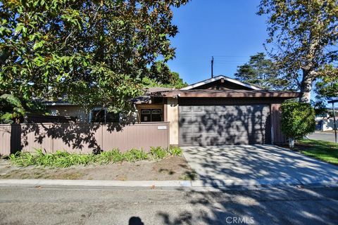 Photo of 13382 Beach Terrace Dr, Garden Grove, CA 92844 (MLS # OC25223293)