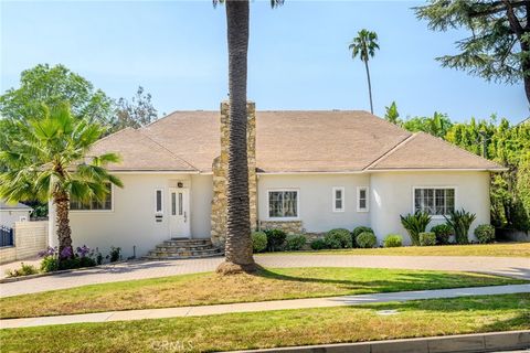 Photo of 1635 Grandview Avenue, Glendale, CA 91201 (MLS # GD26076394)