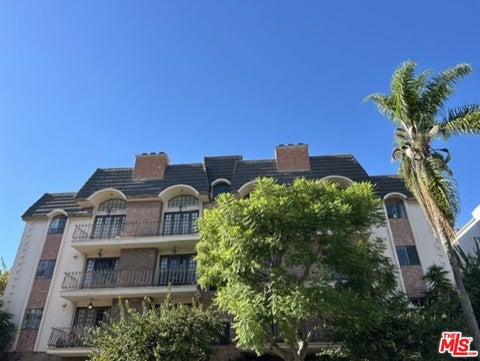 Tiny photo for 11815 Dorothy Street #1, Los Angeles, CA 90049 (MLS # 26997723)